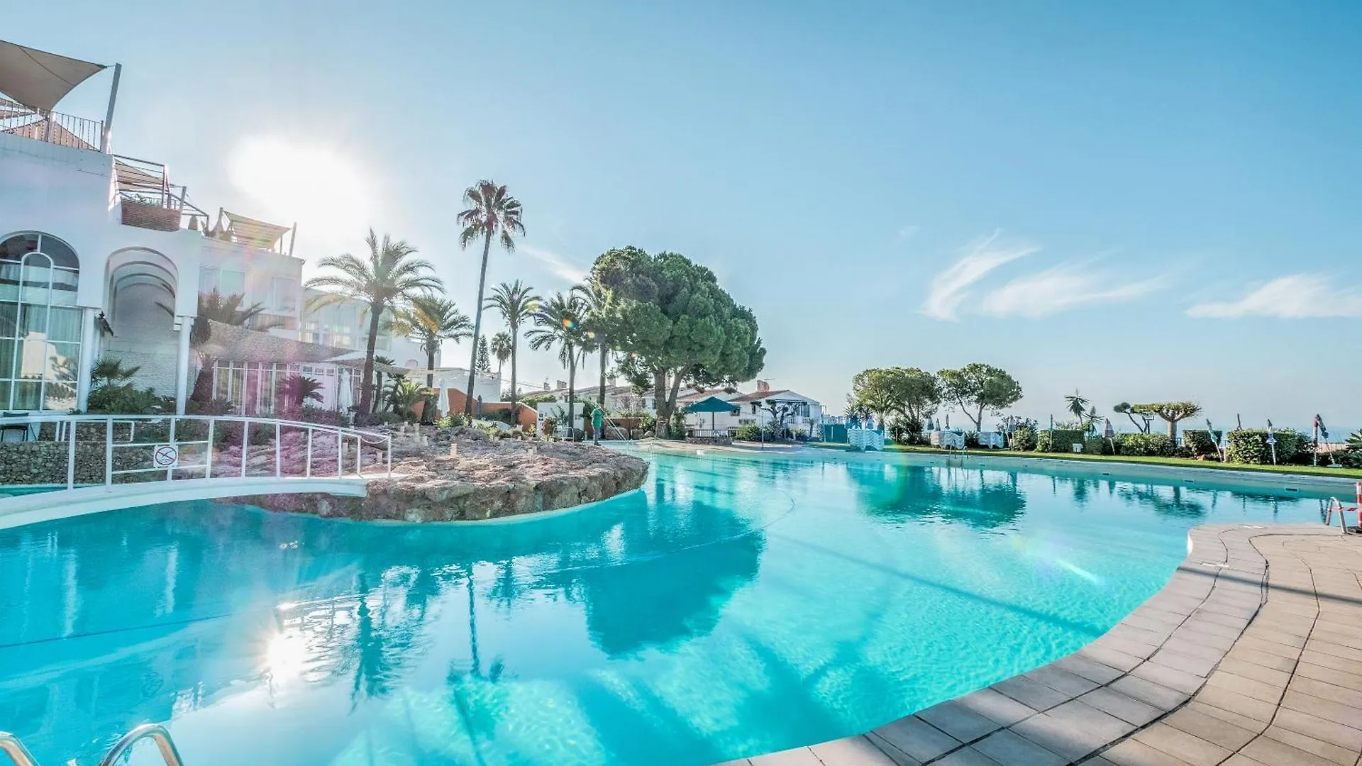 Top Renovated Apartment With Nerjas Biggest Pool 0*, Nerja